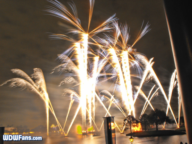 epcot-showcase-bridge-fireworks